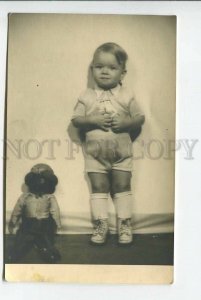 439214 Little Boy & TEDDY BEAR Toy in Hat Old REAL PHOTO postcard