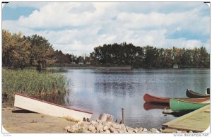 LETHBRIDGE, Alberta, Canada, 1940-1960´s; Henderson Lake, Canoes