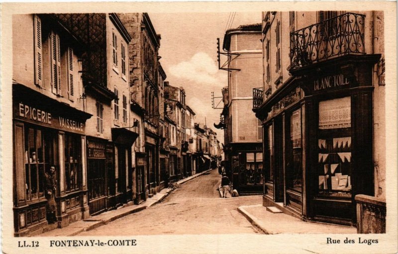 CPA FONTENAY-le-COMTE - Rue des Loges (637338)