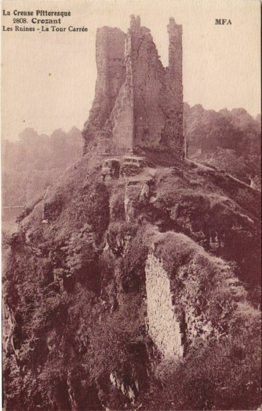 CPA CROZANT Les Ruines - La Tour Carree (1143806)