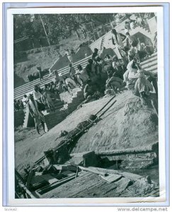 Photo; 1920s , India , Dead body by river