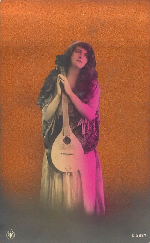 Lot of 4 postcards mandolin music instrument beauty lady portrait Romania c.1913