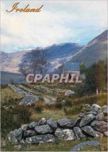 'Postcard Modern Ireland The beauty of Ireland''s landscape and Its rich hist...