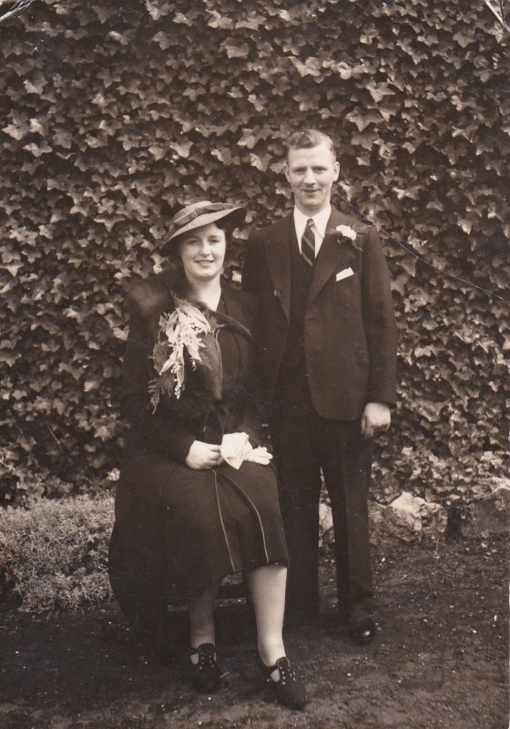 Photo Couple Posing Ida & John Scott