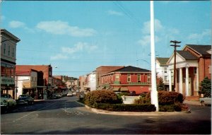 Milford Delaware Scene on Walnut St Classic Cars Derrickson's Chome Postcard U8