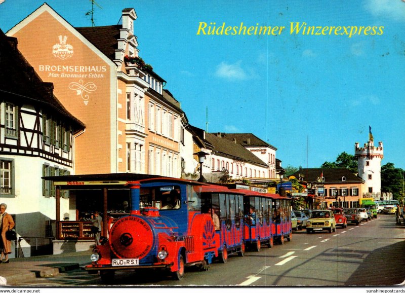 Germany Ruedesheim am Rhein Rheinstrasse mit Winzerexpress