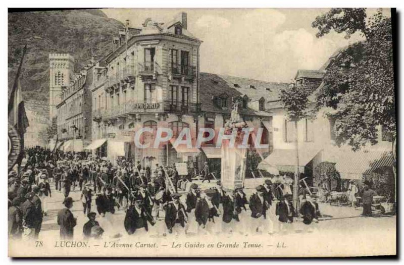 Postcard Old Mountain Luchon L & # 39avenue The Carnot in full dress guides