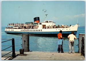 The Sealink passenger ferry arriving at Ryde Pier Hood from Portsmouth