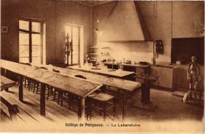 CPA Collége de PÉRIGUEUX-Le Laboratoire (232641)