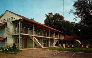 Wisconsin Dells, Wisconsin - Stay at the Dells Finest - The Finch Motel - 1960s