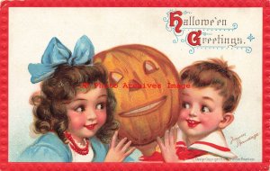 344559-Halloween, Gabriel No 120-7, Frances Brundage, Girl & Boy Holding JOL