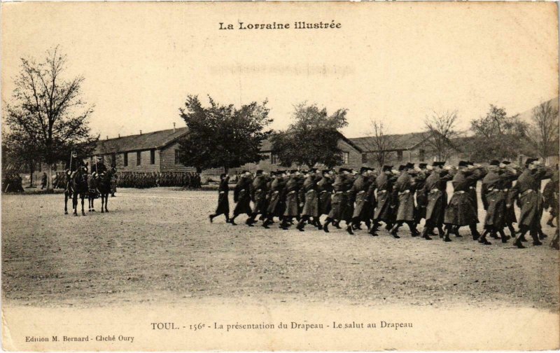 CPA Militaire Toul - 156e - La présentation du Drapeau (90339)