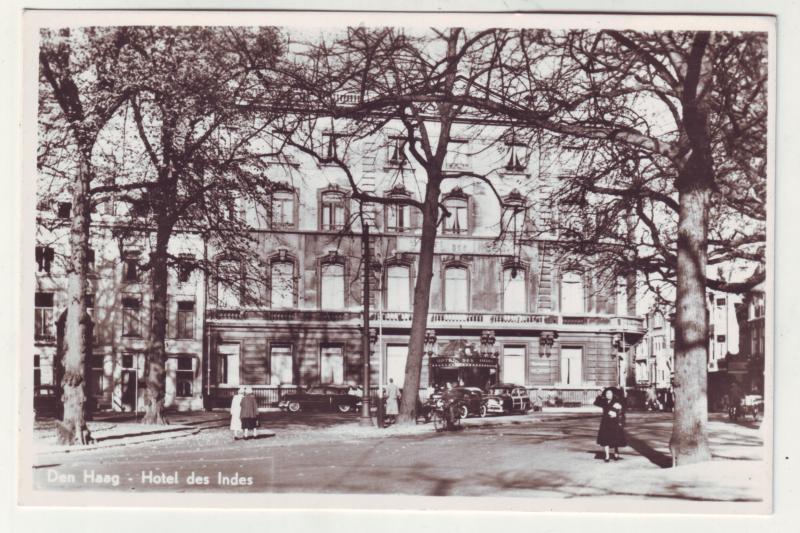 P1063 vintage RPPC Hotel Des Indes is a landmark in The Netherlands, old cars