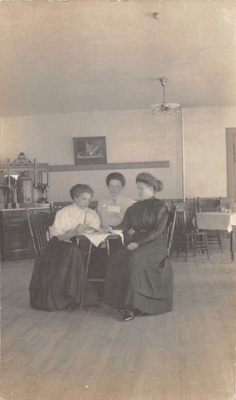 G45/ East Salamanca New York RPPC Postcard 1910 Women Interior Restaurant