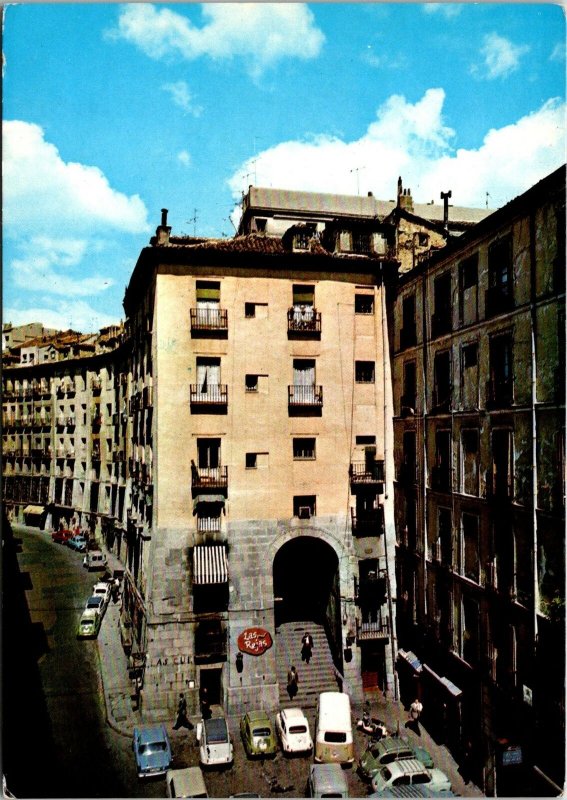 CONTINENTAL SIZE POSTCARD CUCHILERO'S ARCH MADRID SPAIN 1960's STREET SCENE