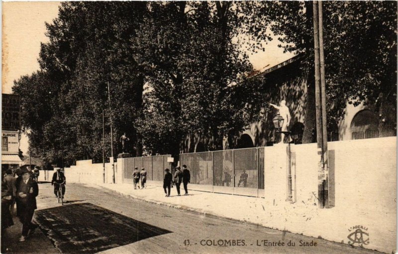 CPA COLOMBES Entrée du Stade (413412)