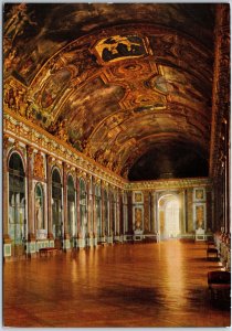 VINTAGE POSTCARD CONTINENTAL SIZE HALL OF MIRRORS AT PALACE OF VERSAILLES FRANCE