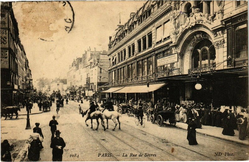 CPA PARIS 6e - La Rue de Sévres (80952)