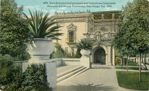 C-1915 East Entrance Panama Exposition Commerce Colonnade Postcard 20-385