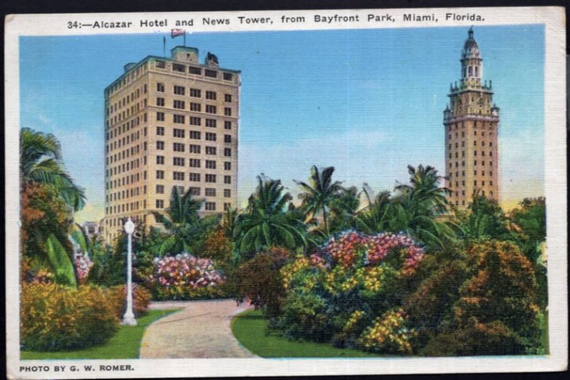 Florida MIAMI Alcazar Hotel and News Tower from Bayfront Park WOB - LINEN