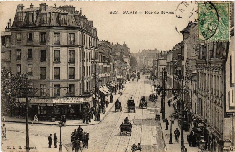 CPA PARIS (7e) Rue de Sevres (534964)