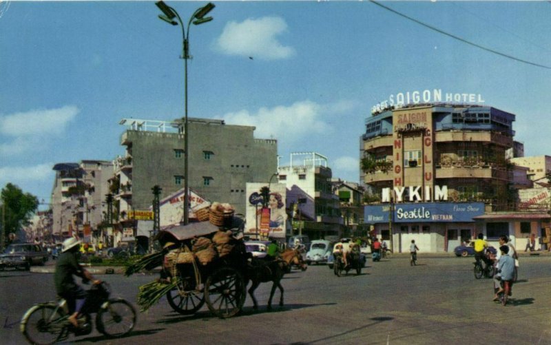 CPA AK VIETNAM SAIGON Hotel and typical Vietnamese transportation (119187)