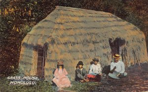 J76/ Honolulu Hawaii Postcard c1910 Native Grass House Family  276