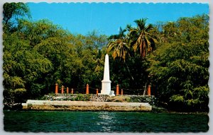 Kealakekua Bay Honolulu Hawaii 1970s Postcard Captain Cook's Monument