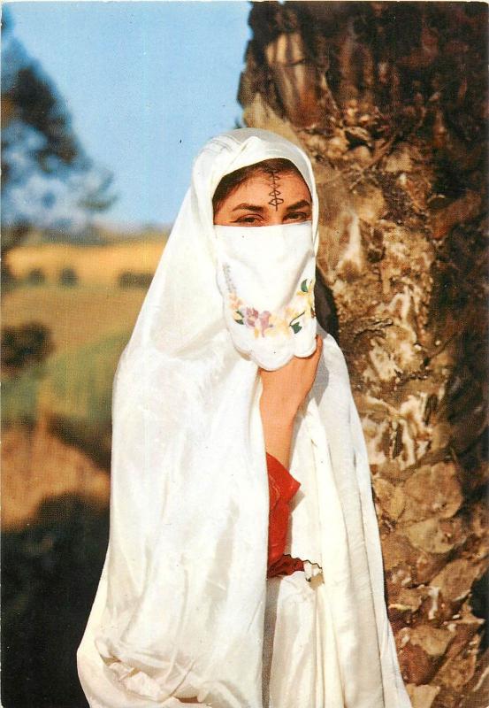 Femme voilee ethnic woman folk costume