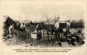 CPA Commiss. des Ardoisieres d'ANGERS (Anc'ch.&G.Lariviere) Le Fendeur (207051)