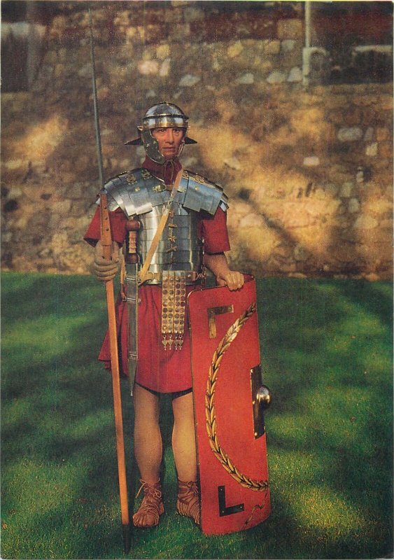 Military a roman legionary model in the national museum  wales cardiff Postcard