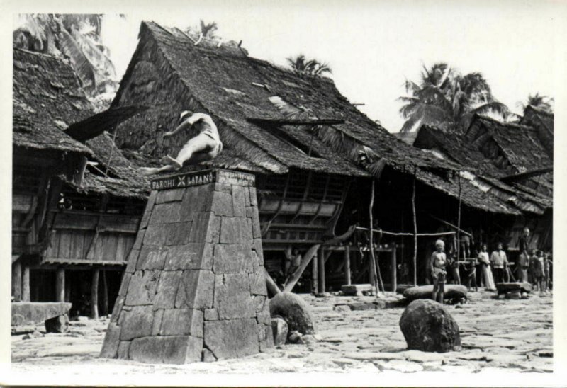 indonesia, NIAS, Native Ceremonial Stone Jump (1930s) Real Photo (03)