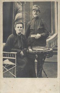 Military family souvenir photo postcard studio Robert Hennig, Radeberg-Lindenhof