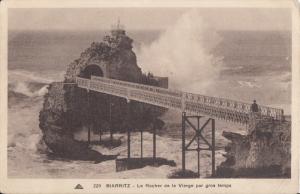 BIARRITZ LE ROCHER DE LA VIERGE PAR GROS TEMPS