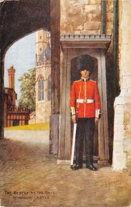 BR77273 the sentry at the gate windsor castle  uk