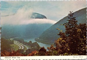 VINTAGE CONTINENTAL SIZE POSTCARD AERIAL VIEW OF THE DELAWARE WATER GAP W132