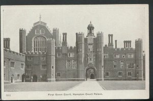Middlesex Postcard - First Green Court, Hampton Court Palace    RS16562