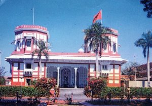 VINTAGE CONTINENTAL SIZE POSTCARD GOVERNOR'S BUNGALOW RAJ BHAVAN AHMEDABAD INDIA