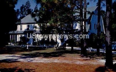 Braeburn Hall and Cottages in Southern Pines, North Carolina