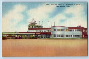 Des Moines Iowa Postcard New Terminal Building Municipal Airport c1940 Vintage