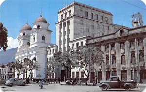 Iglesia La Candelaria y Edificio del Banco de Republica Medellin Columbia Unu...