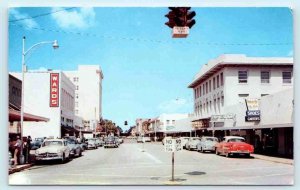 BRADENTON, FL Florida ~ DOWNTOWN STREET SCENE 1957 Cars Ward's  Postcard
