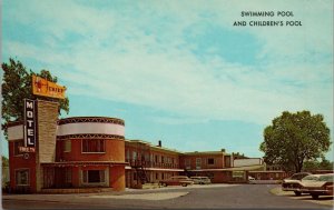 Chief Illini Motel Urbana IL Postcard PC440