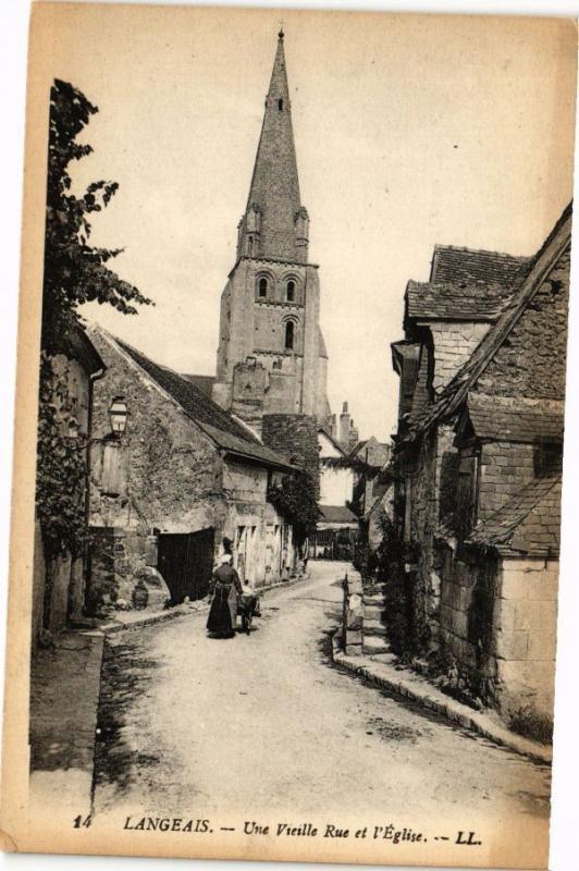 CPA LANGEAIS - Une Vieille Rue et l'Église (228612)
