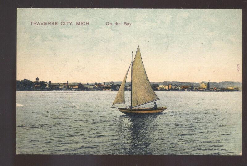 TRAVERSE CITY MICHIGAN ON THE BAY SAILBOAT BOAT ANTIQUE VINTAGE POSTCARD