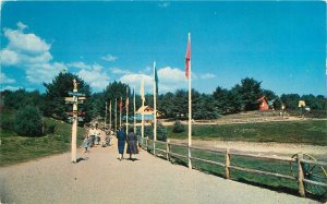 Postcard 1950s Vermont Putney Children's Amusement Santa's Forwards 23-12664