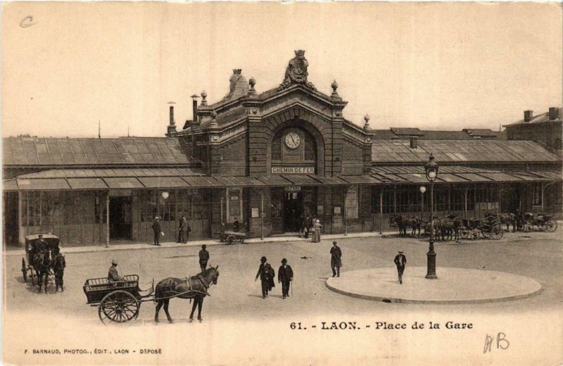 CPA LAON Place de la Gare (665777)