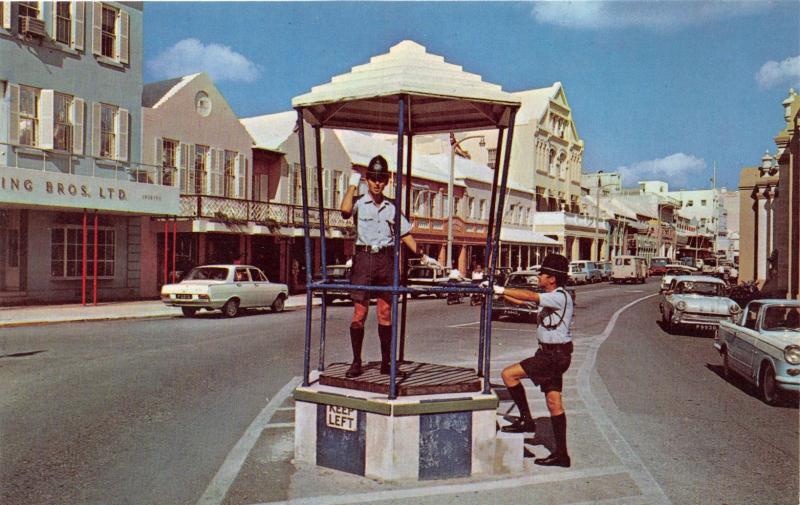 HAMILTON BERMUDA POLICEMAN DIRECTS TRAFFIC FROM BIRD CAGE POSTCARD