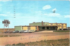 Postcard HOTEL SCENE Medicine Hat Alberta AB AI7836