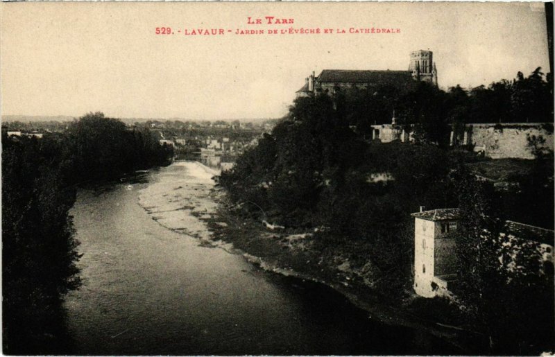 CPA Lavaur Jardin de l'Eveche et la Cathedrale FRANCE (1016396)